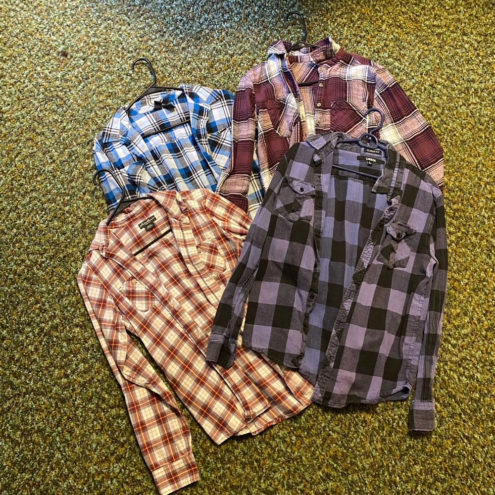 4 womens flannels. Fit like medium